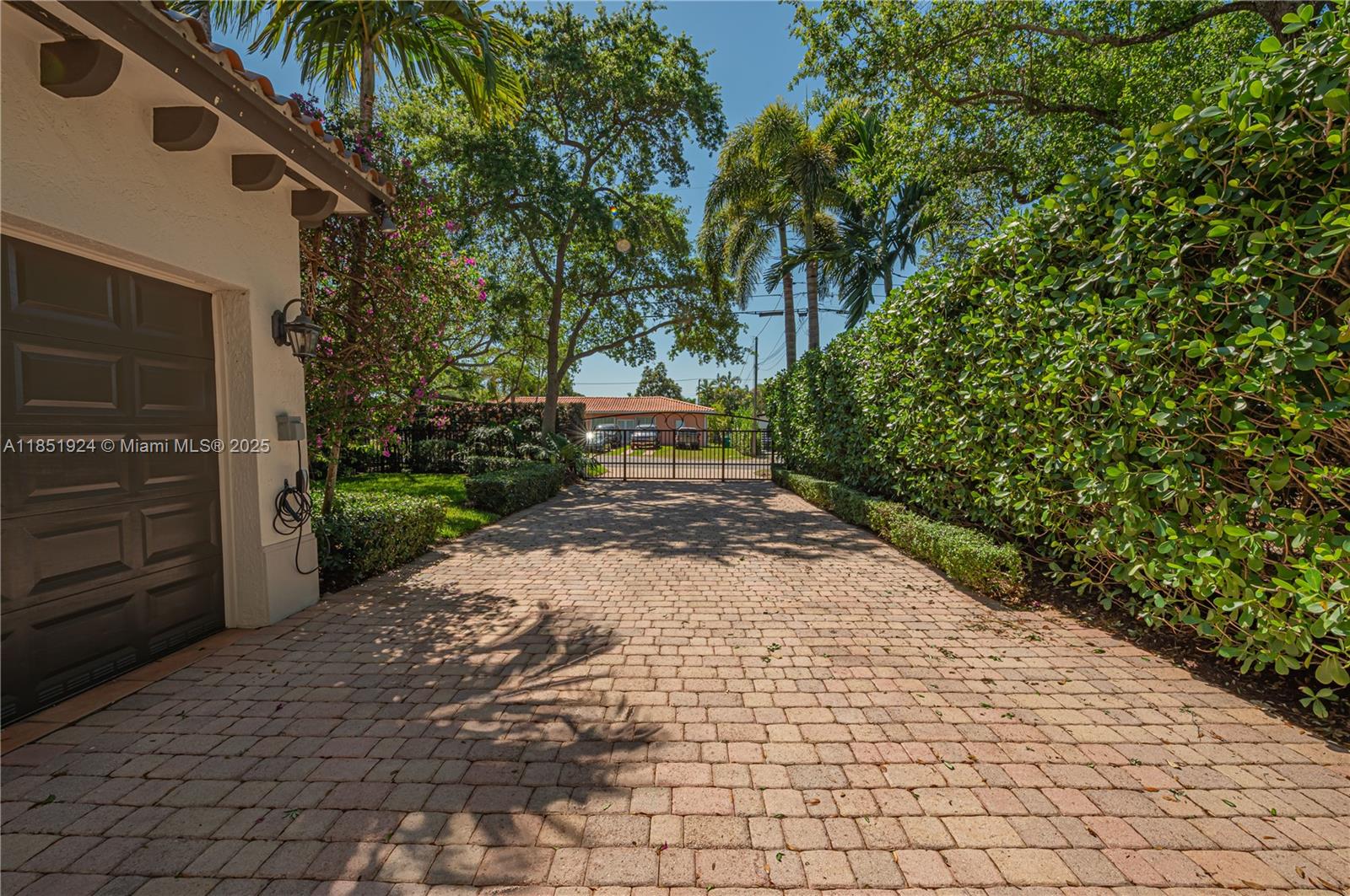 5815 SW 27th St Miami, FL 33155 5815 SW 27th St Miami, FL 33155