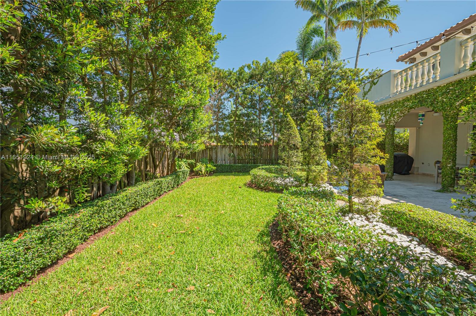 5815 SW 27th St Miami, FL 33155 5815 SW 27th St Miami, FL 33155