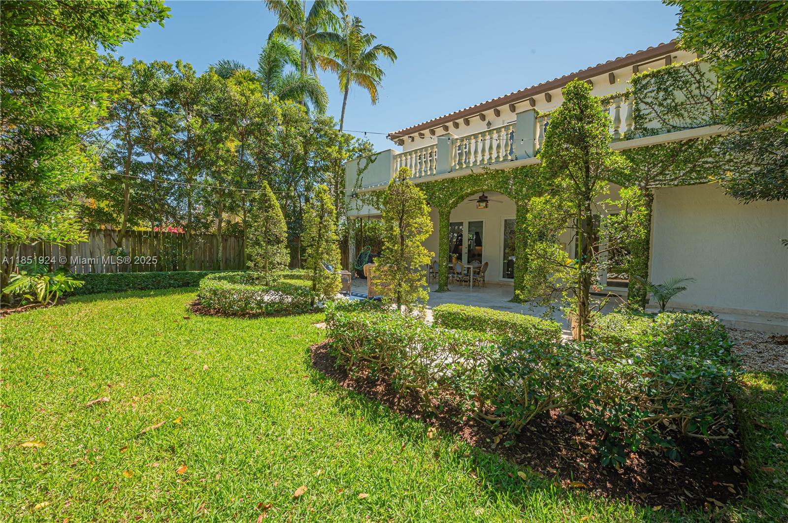 5815 SW 27th St Miami, FL 33155 5815 SW 27th St Miami, FL 33155