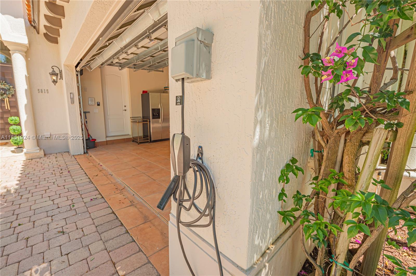 5815 SW 27th St Miami, FL 33155 5815 SW 27th St Miami, FL 33155