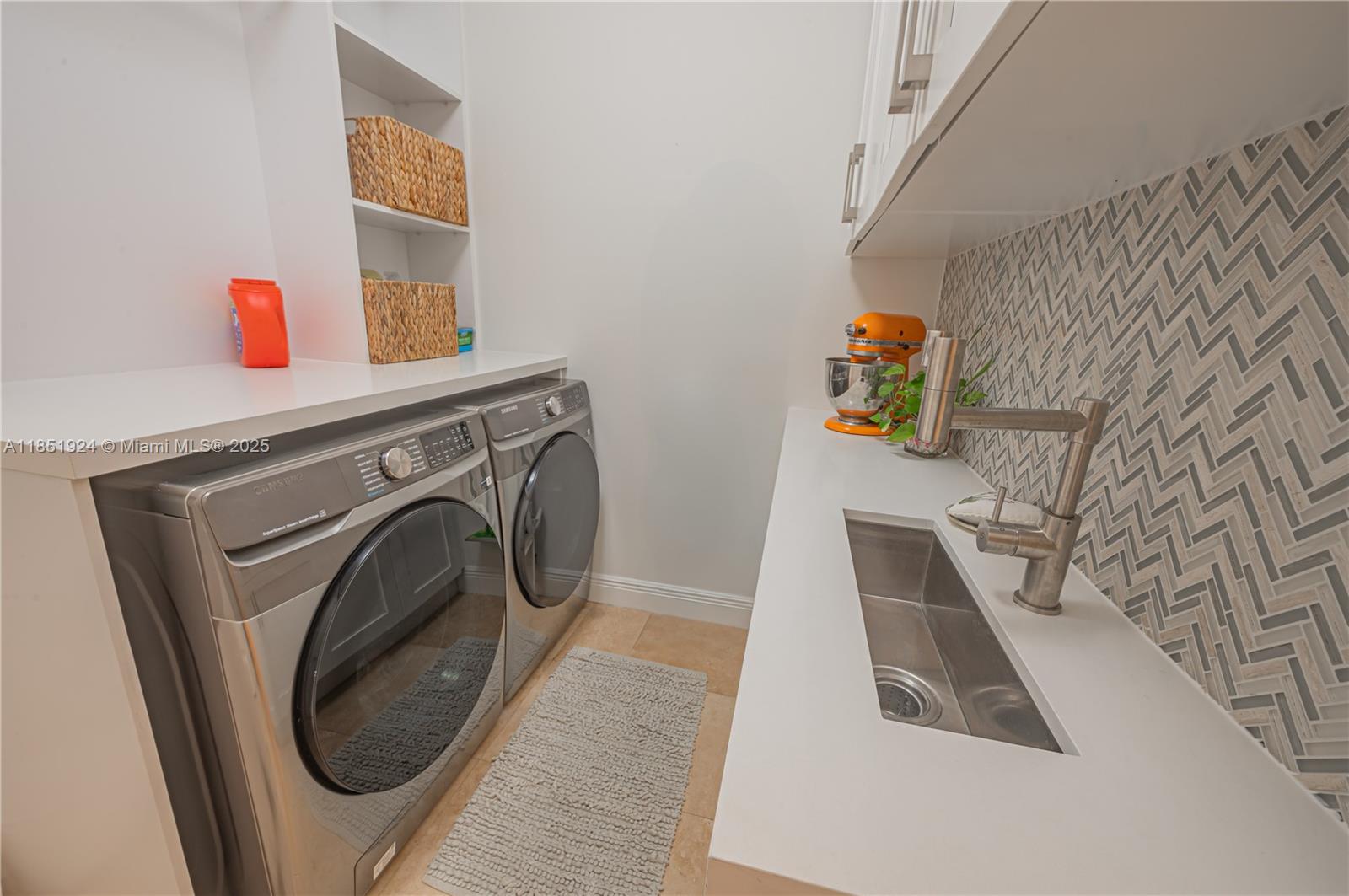 5815 SW 27th St Miami, FL 33155 5815 SW 27th St Miami, FL 33155