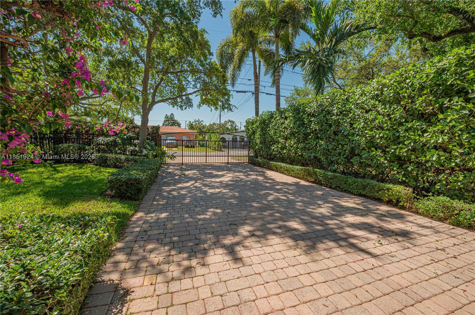 5815 SW 27th St Miami, FL 33155 5815 SW 27th St Miami, FL 33155