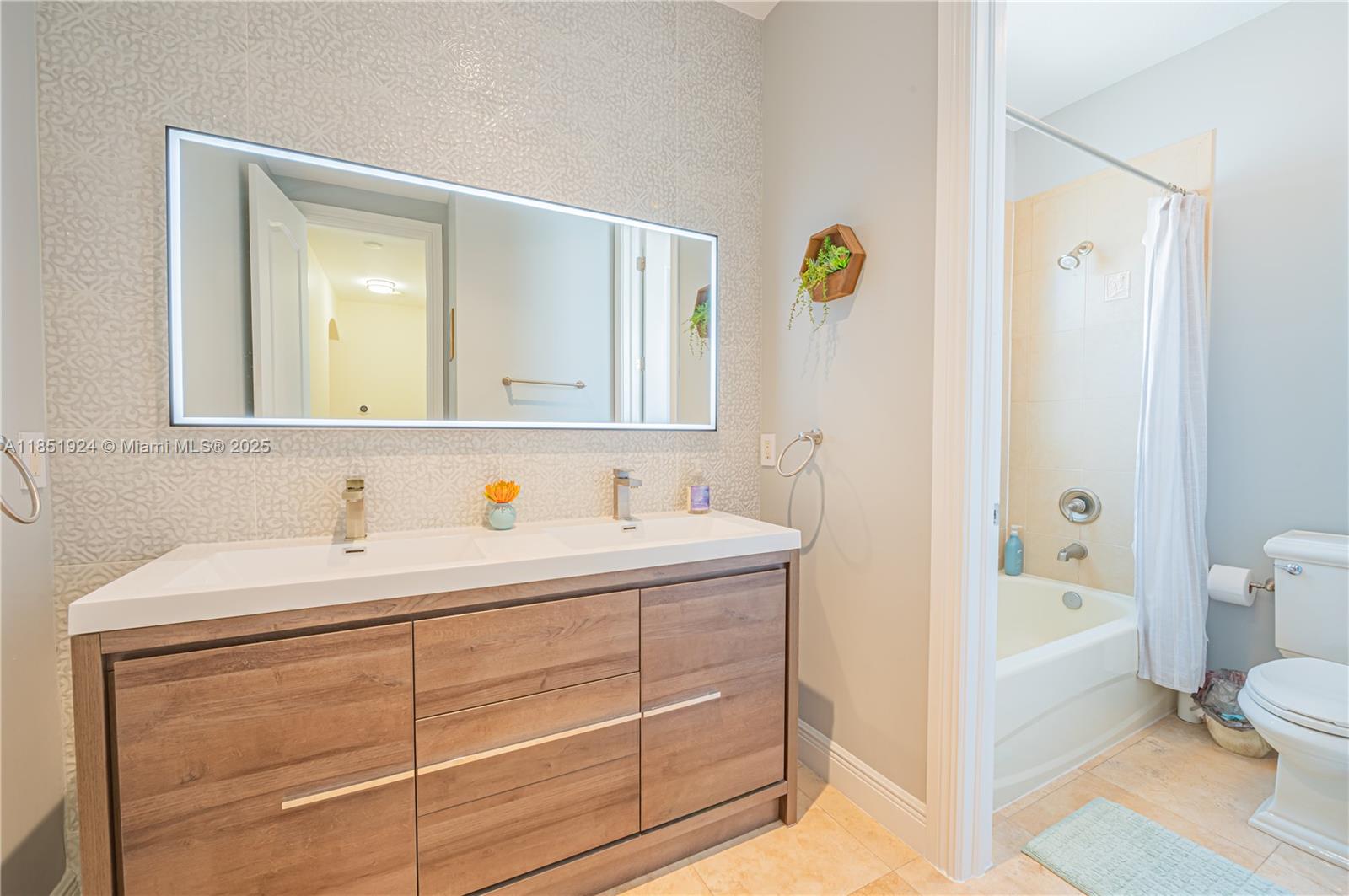 5815 SW 27th St Miami, FL 33155 5815 SW 27th St Miami, FL 33155