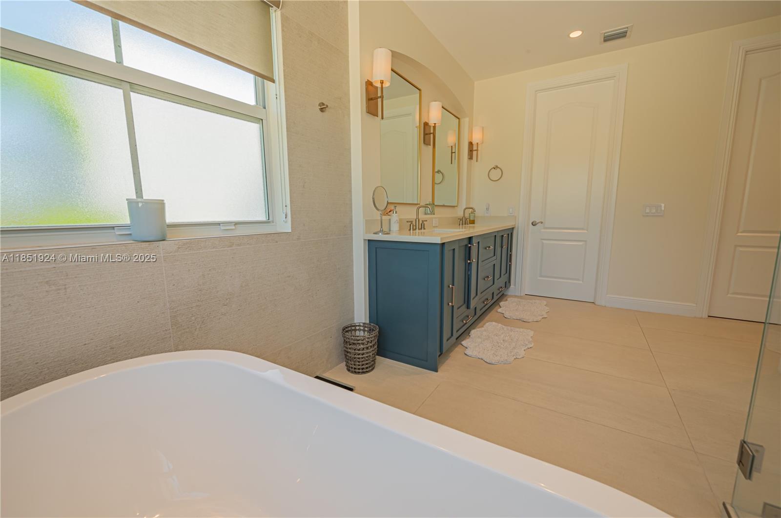 5815 SW 27th St Miami, FL 33155 5815 SW 27th St Miami, FL 33155