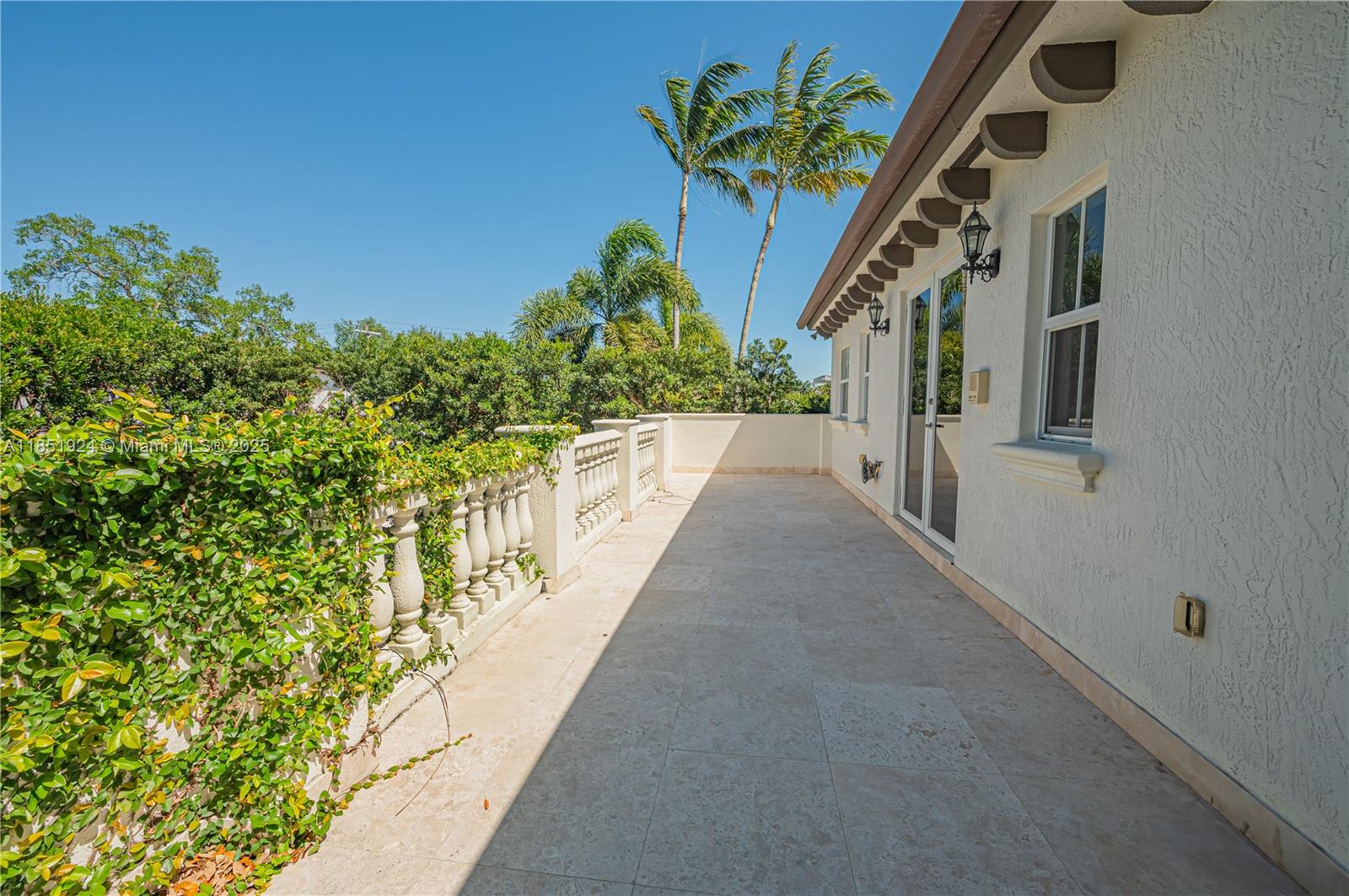 5815 SW 27th St Miami, FL 33155 5815 SW 27th St Miami, FL 33155