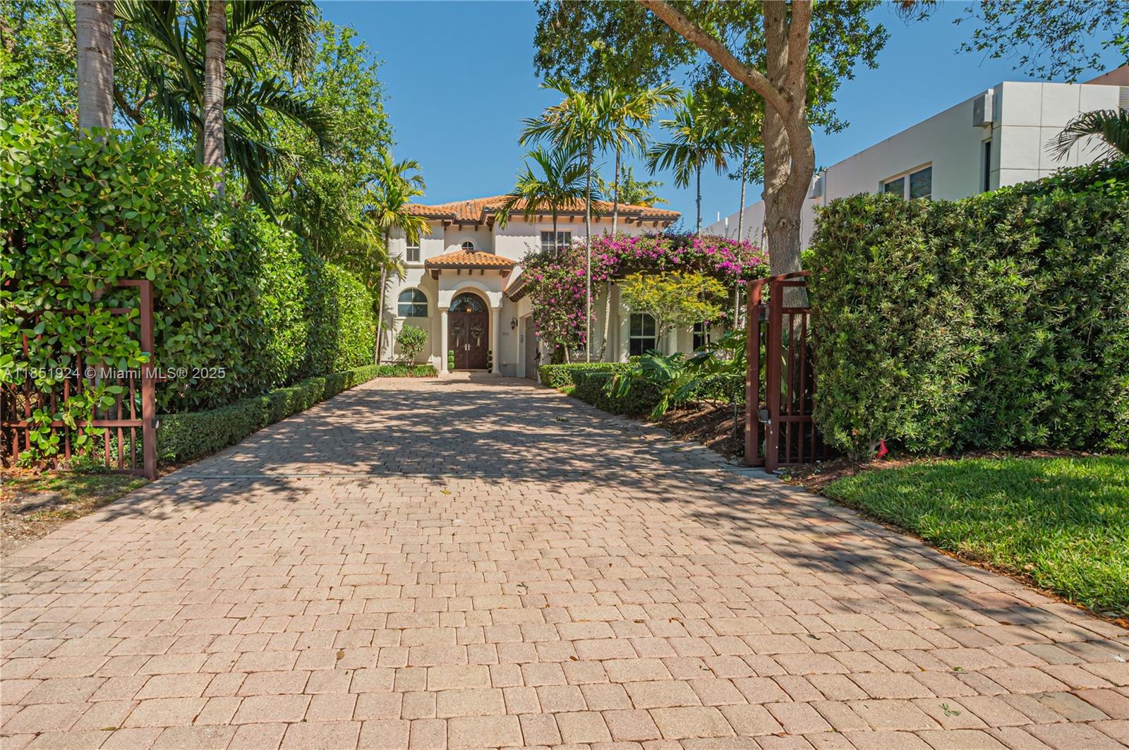 5815 SW 27th St Miami, FL 33155 5815 SW 27th St Miami, FL 33155
