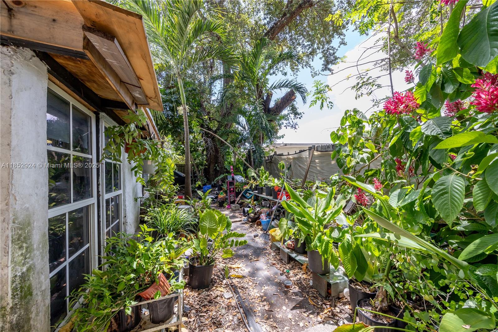 14350 NE 8th Ave North Miami, FL 33161