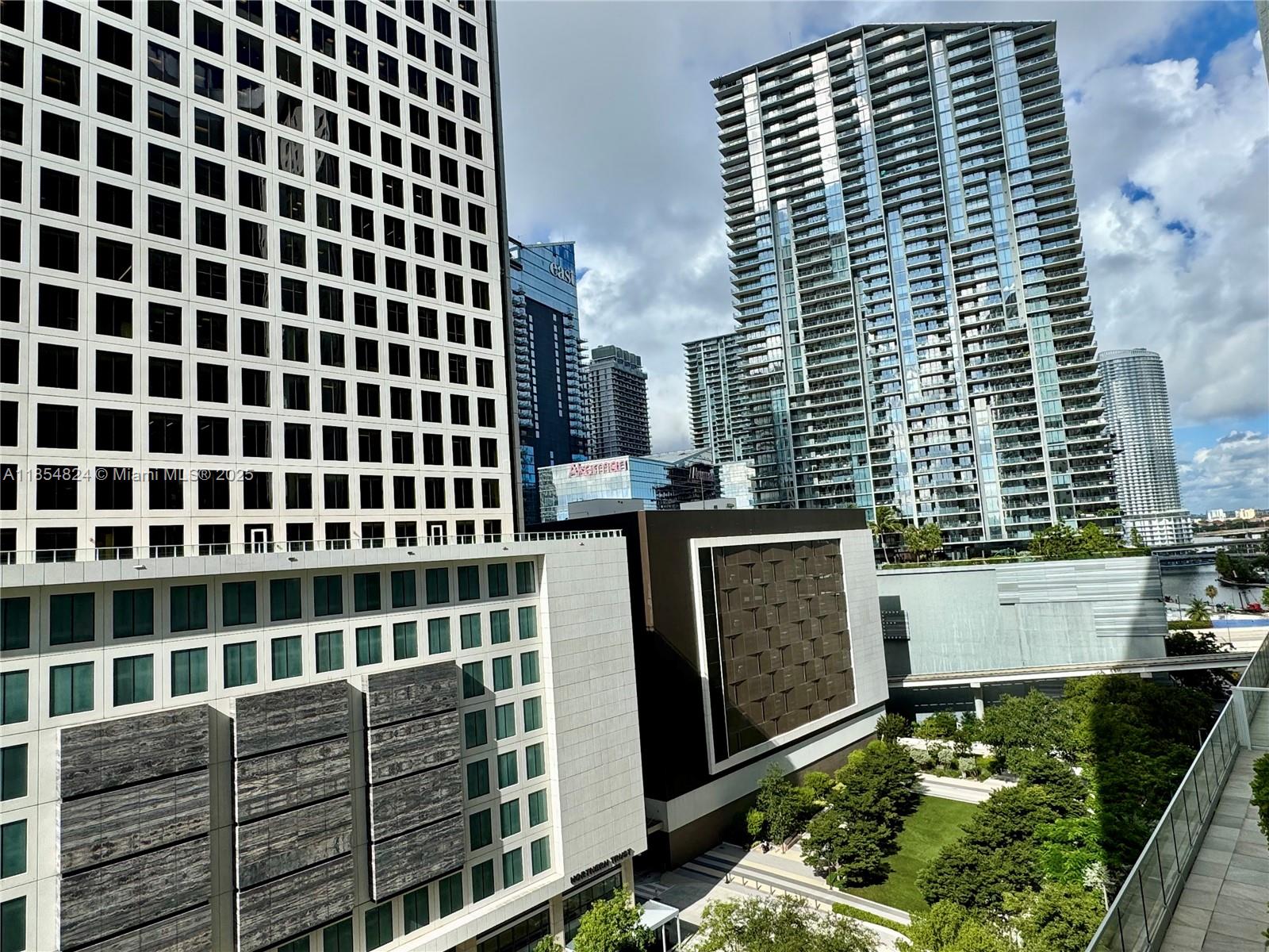 image Brickell East Condo18