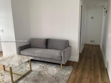 605 Euclid Ave #101