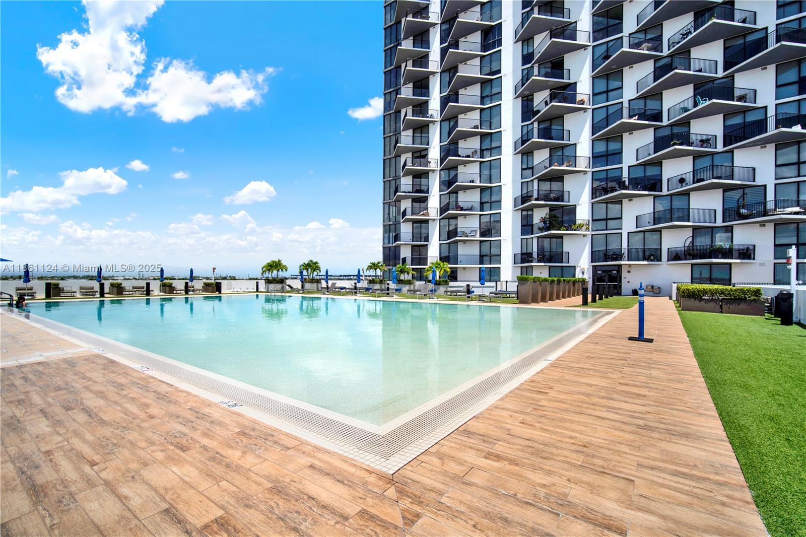 5300 Paseo Blvd #1202