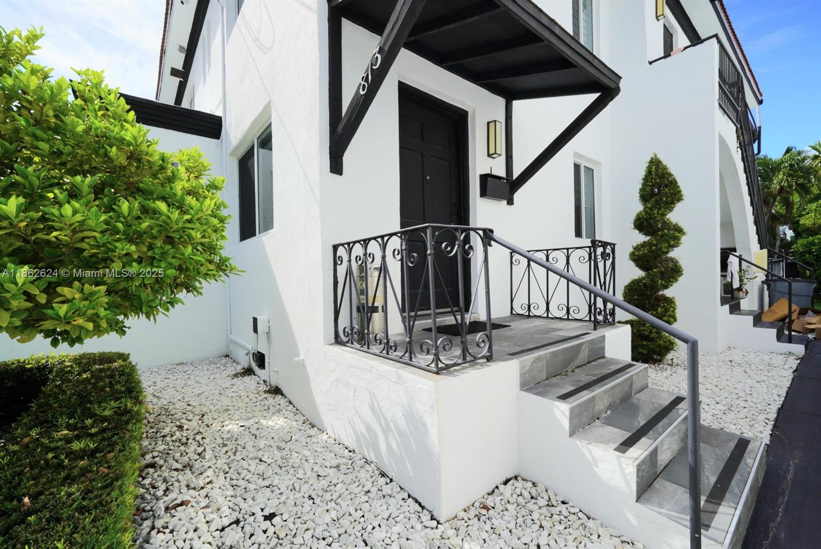 815 W 39th St #1 Miami Beach, FL 33140