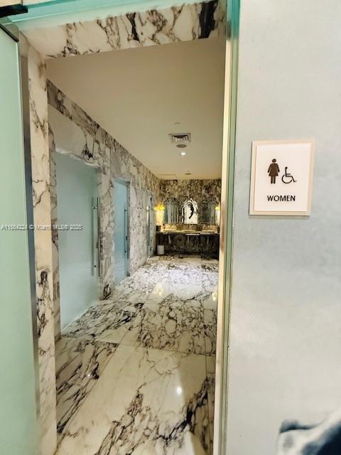 image Icon Brickell Tower I25