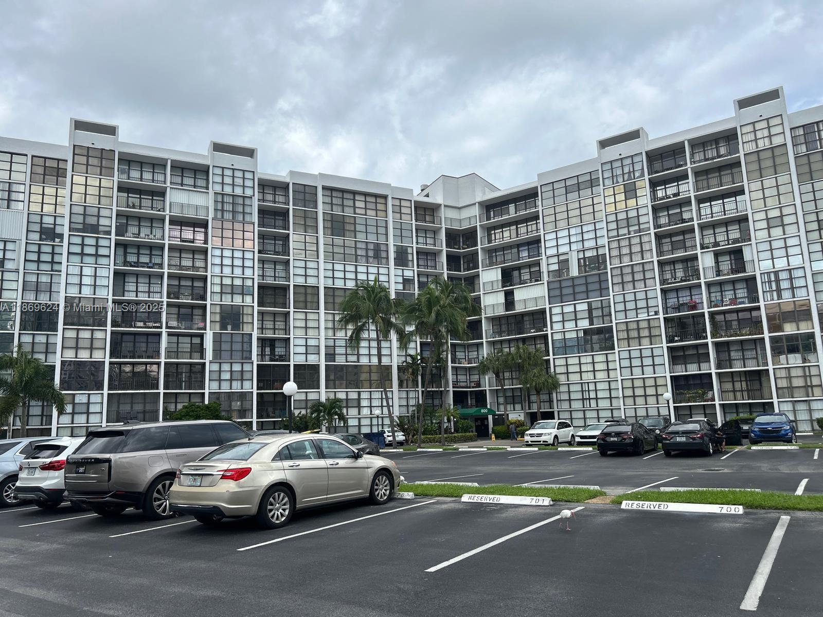 800 Parkview Dr #406