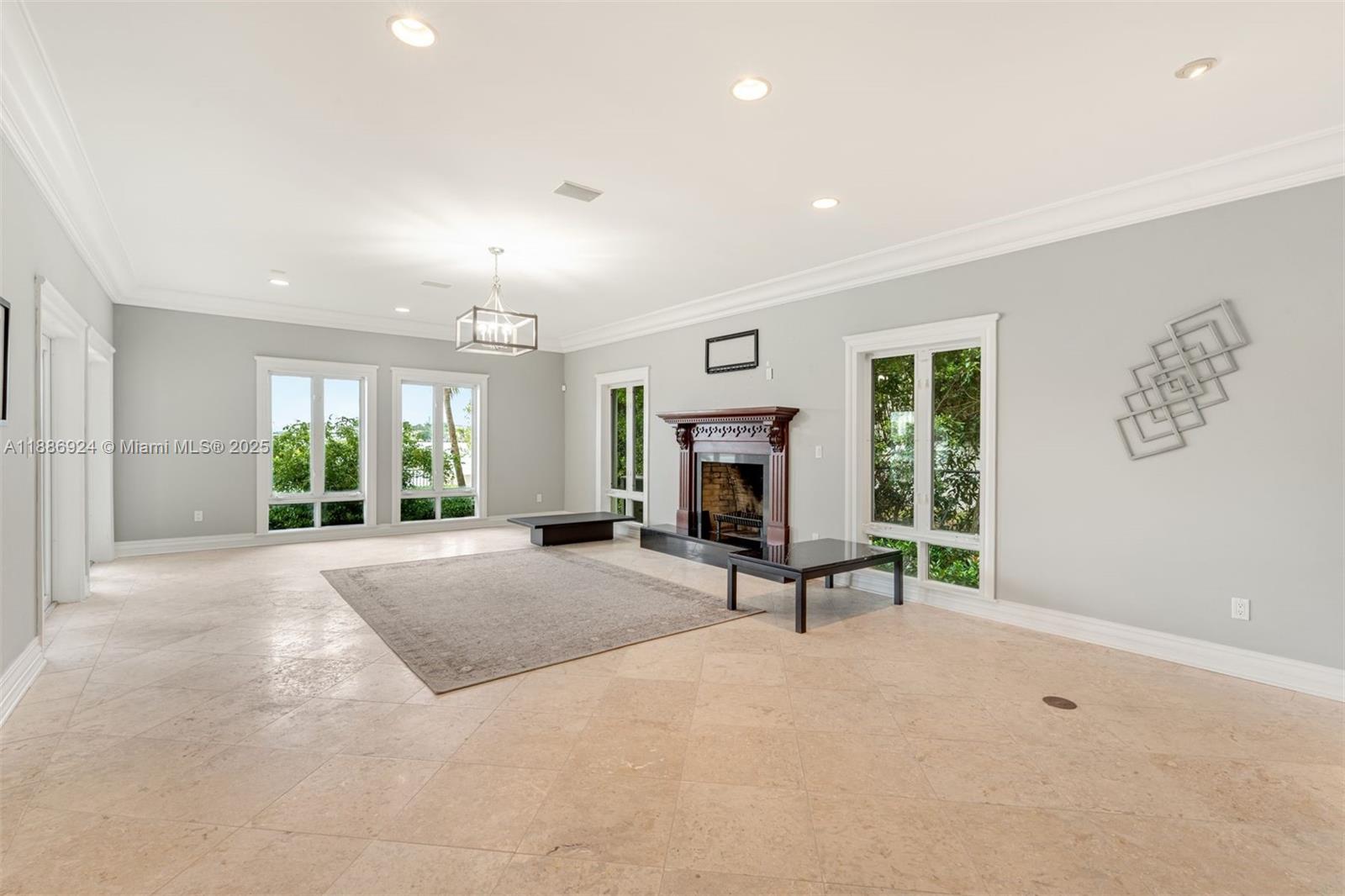 11 E Rivo Alto Dr Miami Beach, FL 33139