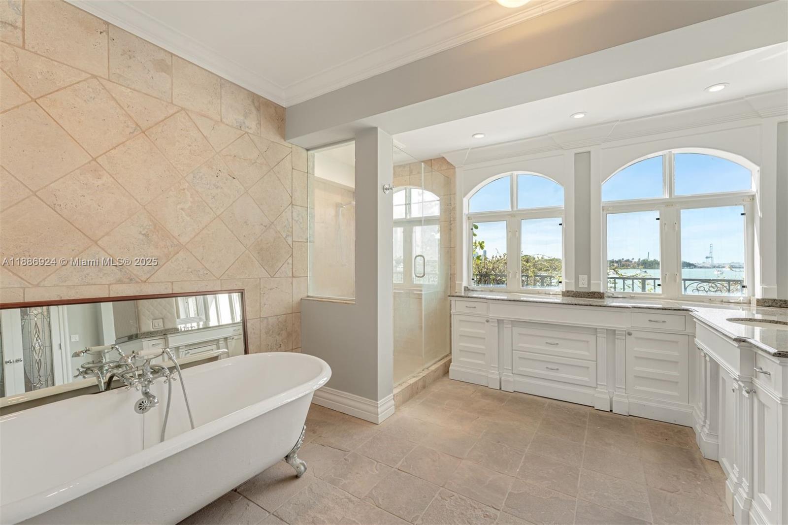 11 E Rivo Alto Dr Miami Beach, FL 33139