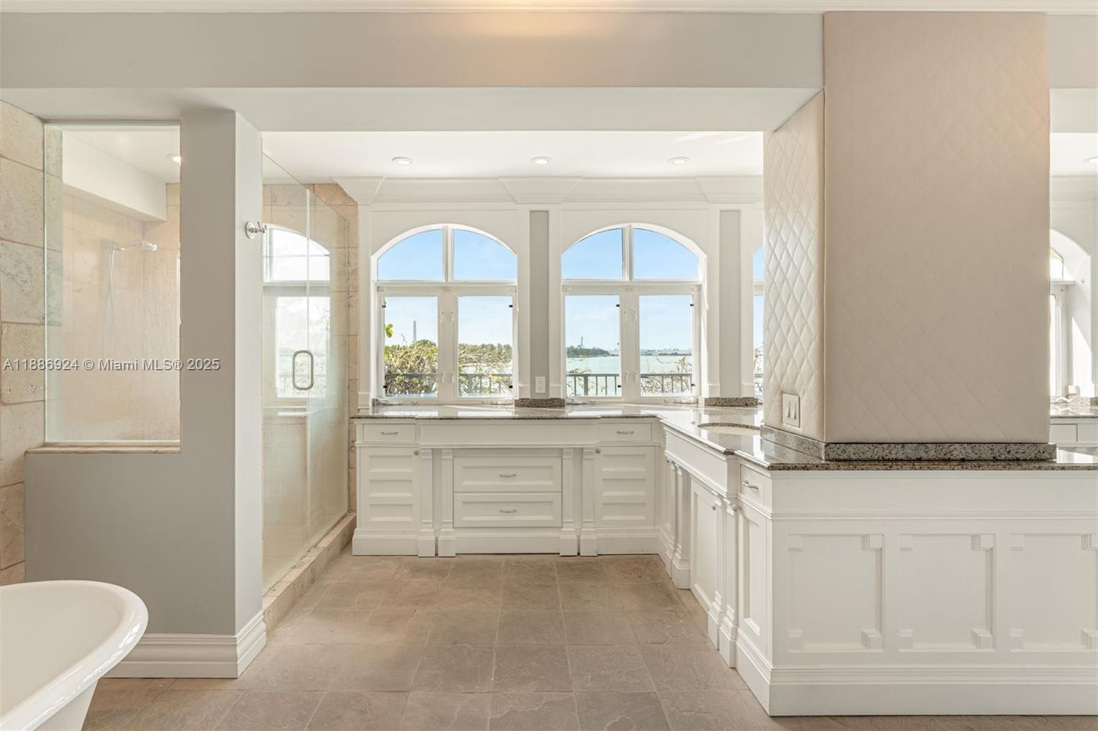 11 E Rivo Alto Dr Miami Beach, FL 33139