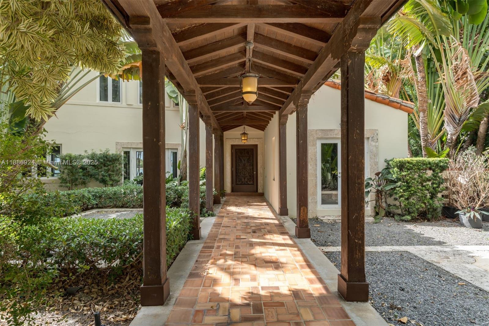 11 E Rivo Alto Dr Miami Beach, FL 33139