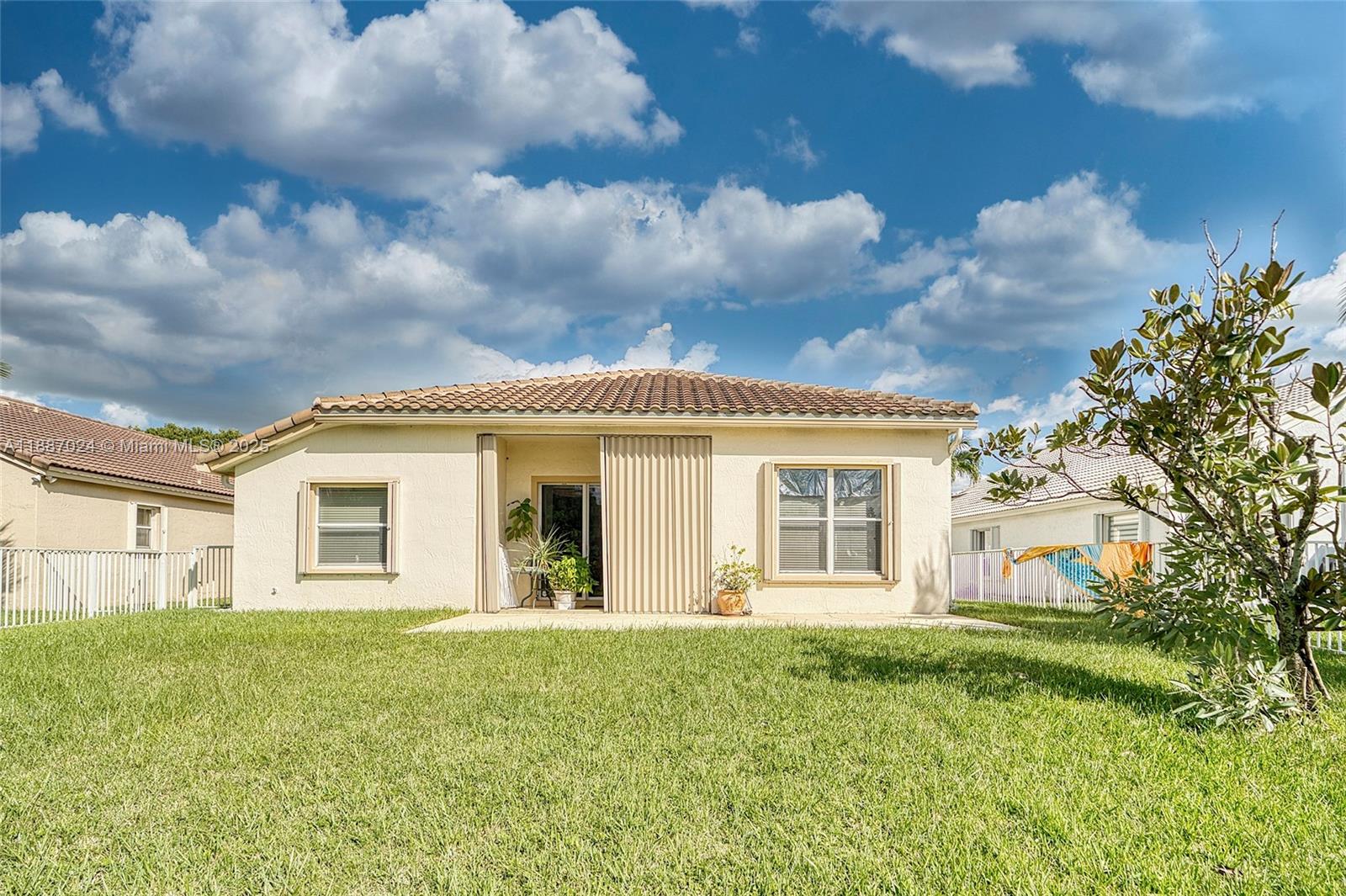 2034 NW 145th Ave Pembroke Pines, FL 33028