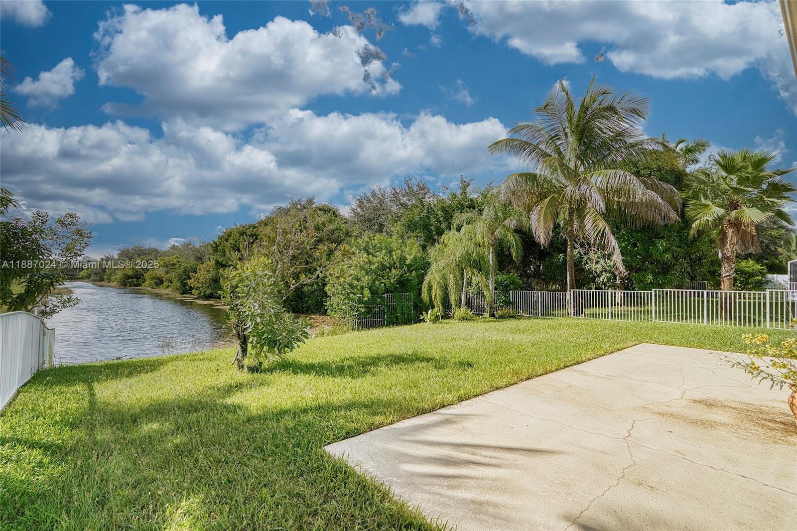 2034 NW 145th Ave Pembroke Pines, FL 33028