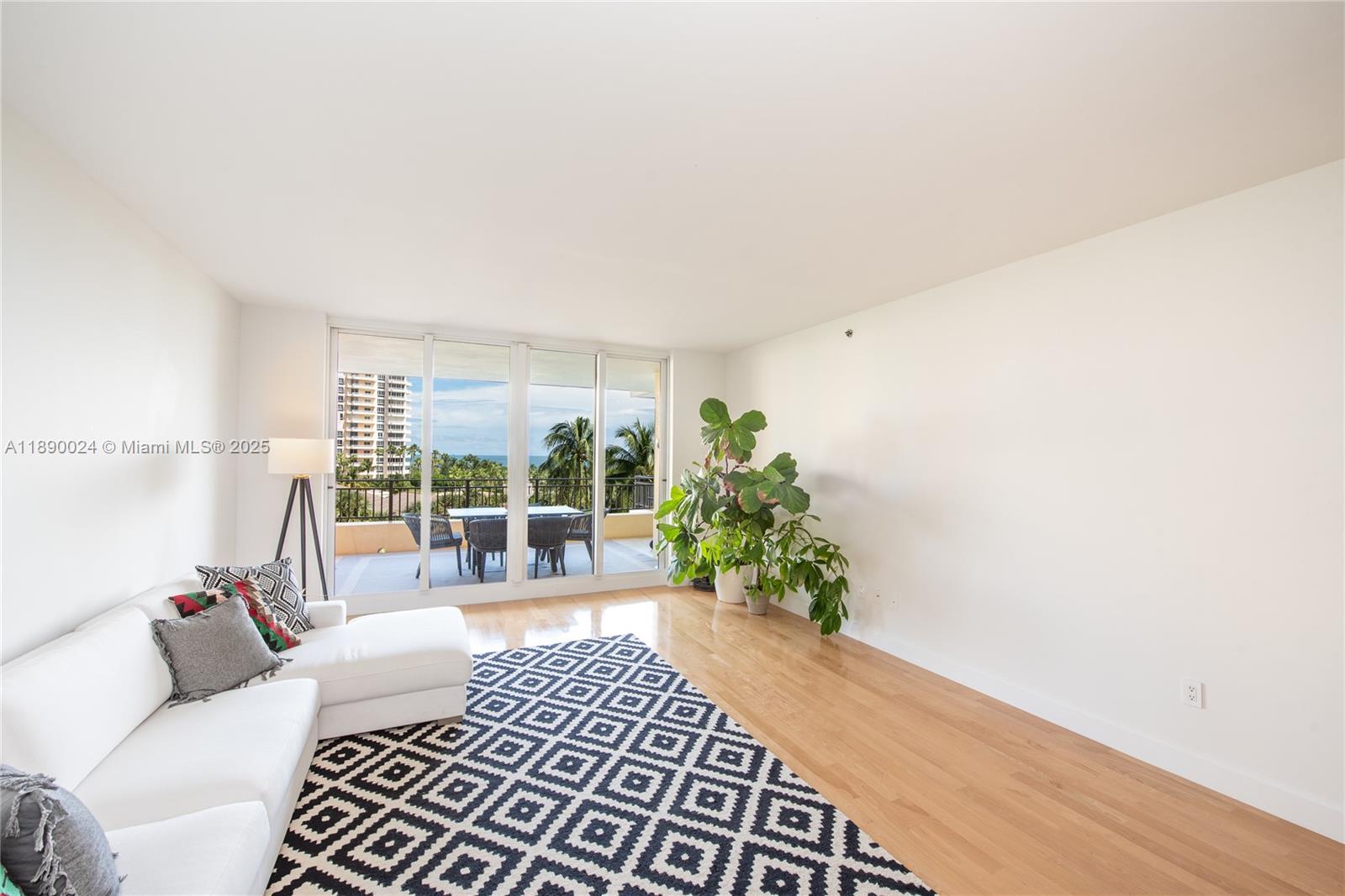 799 Crandon Blvd #607 Key Biscayne, FL 33149