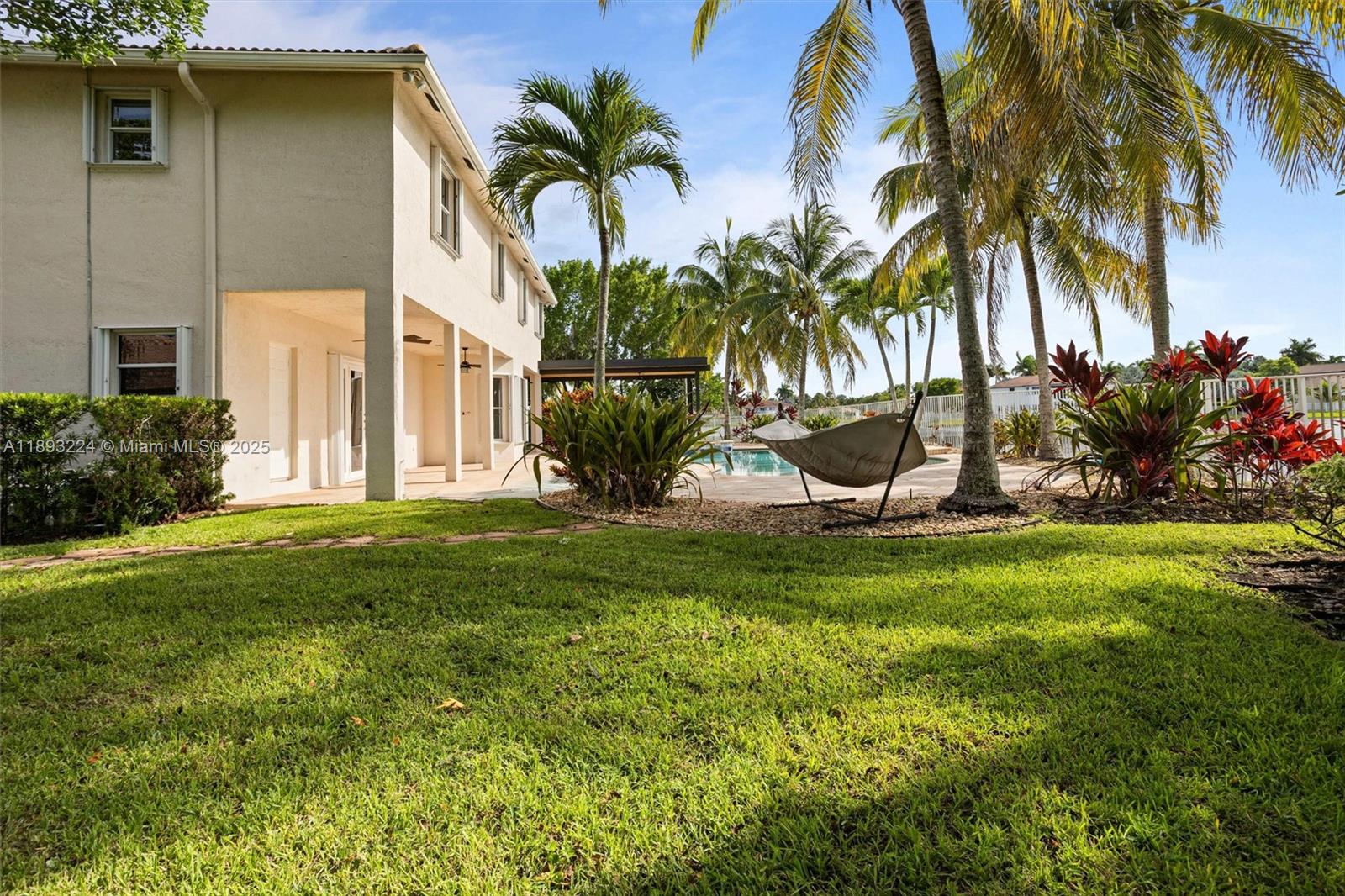 926 Marina Dr #926 Weston, FL 33327