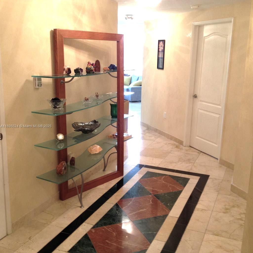 image King David Of Sunny Isles11