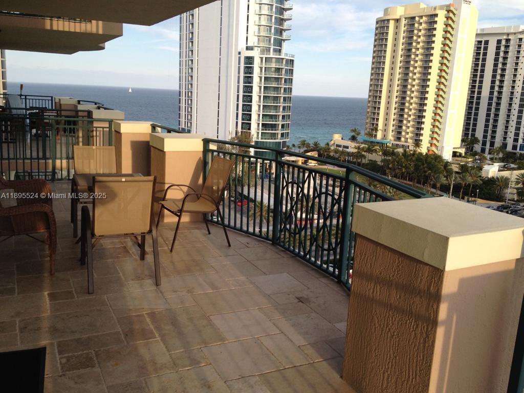 image King David Of Sunny Isles12