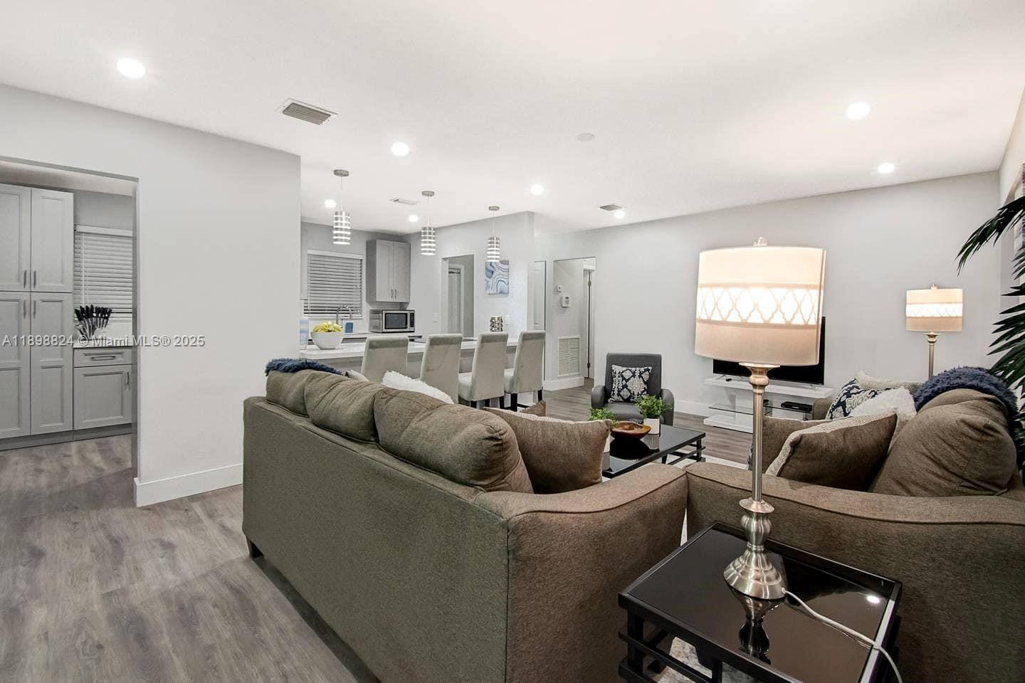 1024 NE 4th St Hallandale Beach, FL 33009