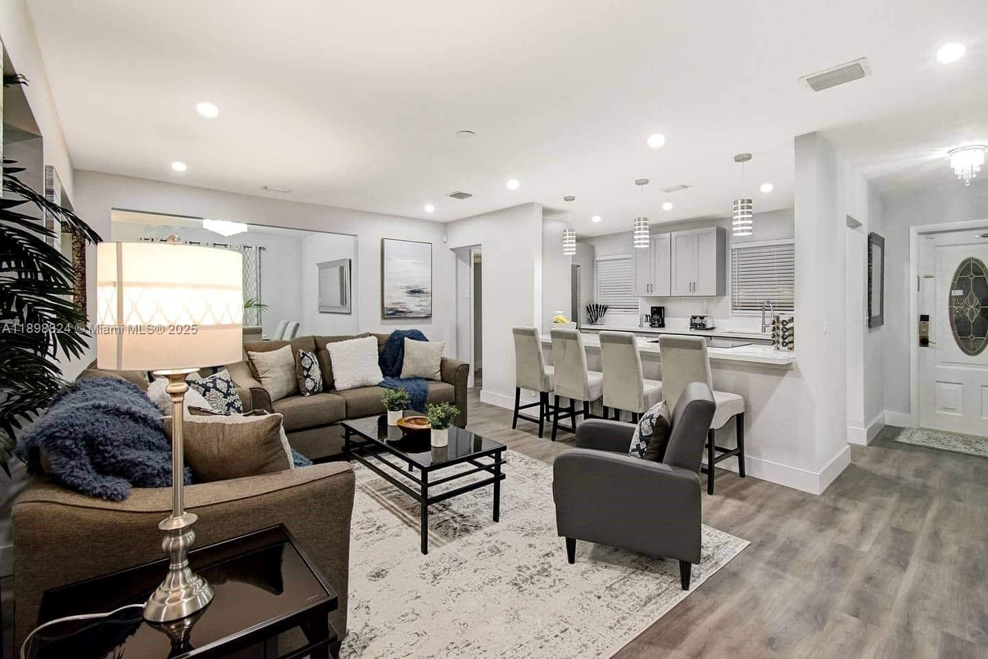 1024 NE 4th St Hallandale Beach, FL 33009