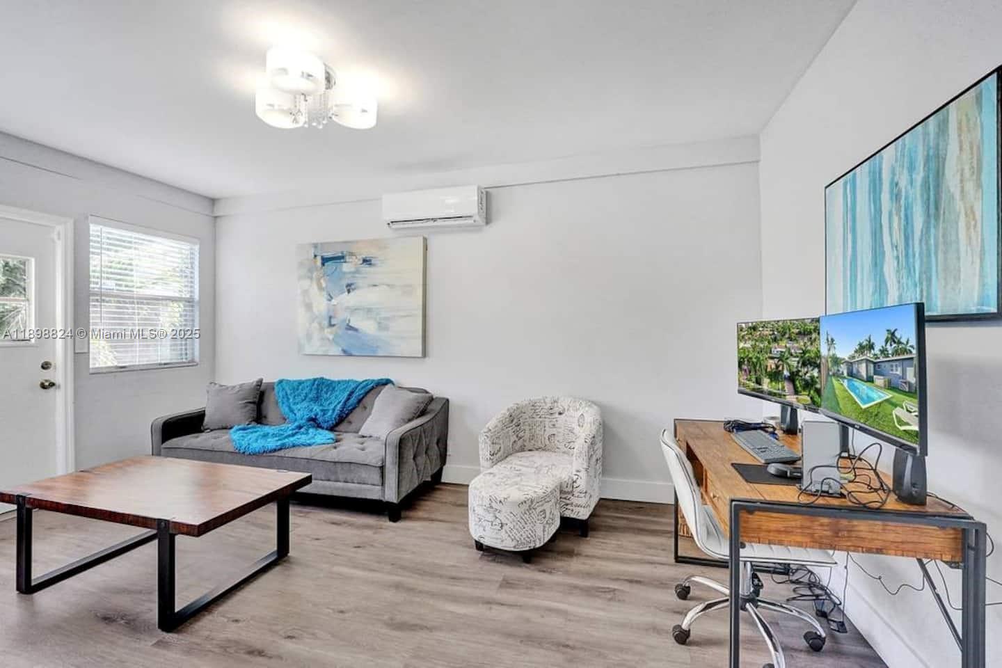 1024 NE 4th St Hallandale Beach, FL 33009