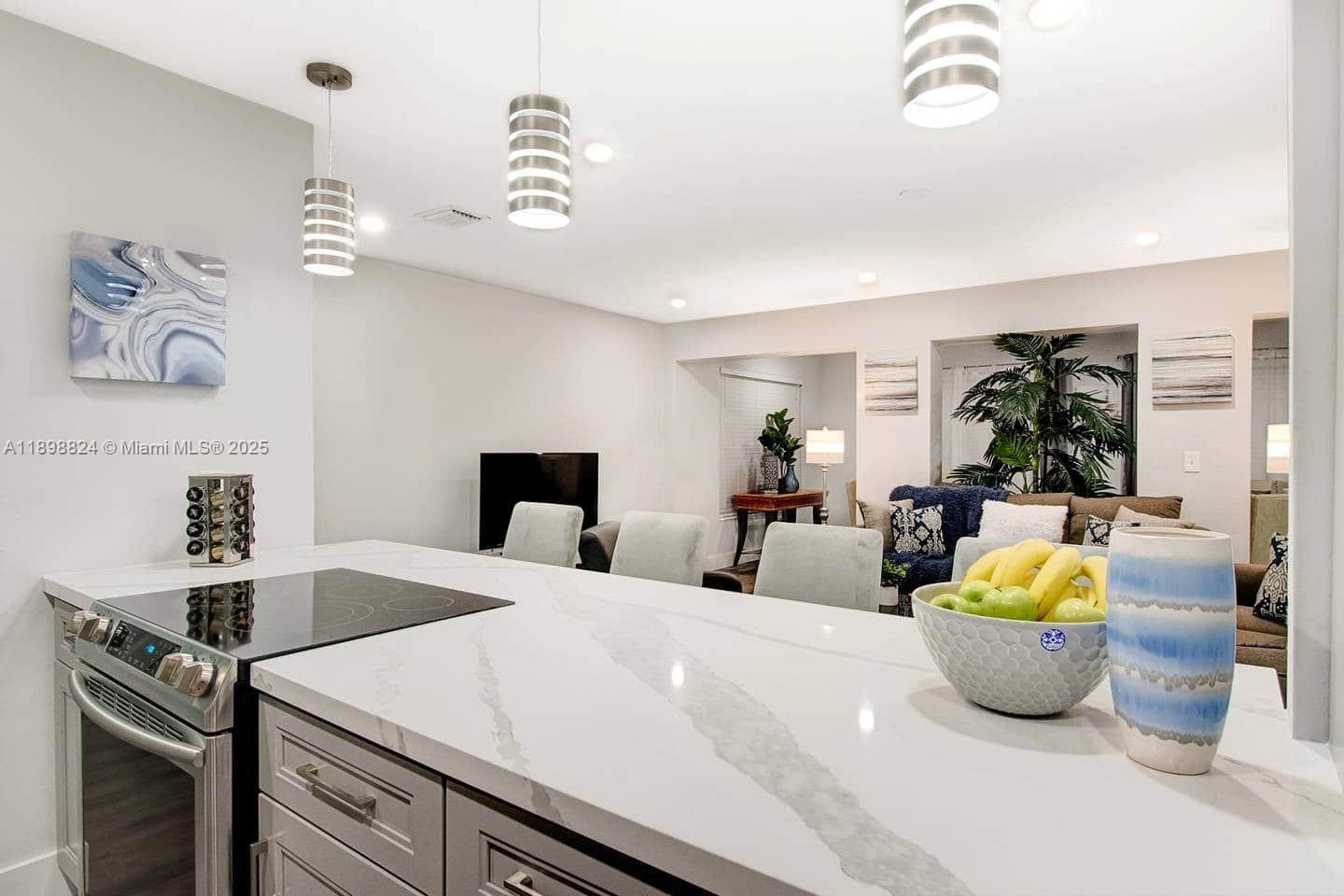 1024 NE 4th St Hallandale Beach, FL 33009