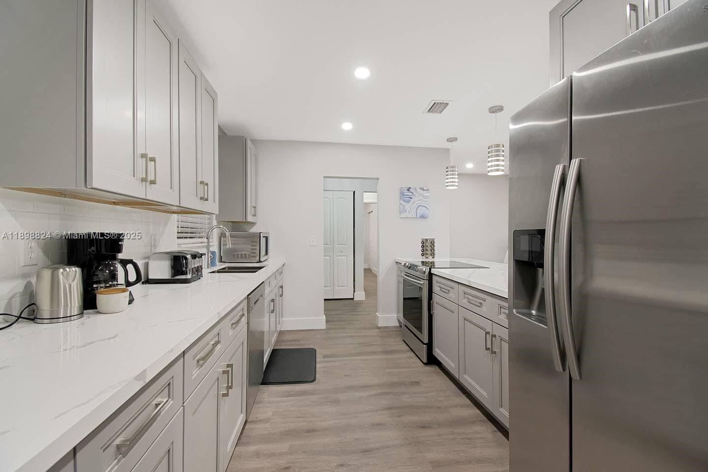 1024 NE 4th St Hallandale Beach, FL 33009