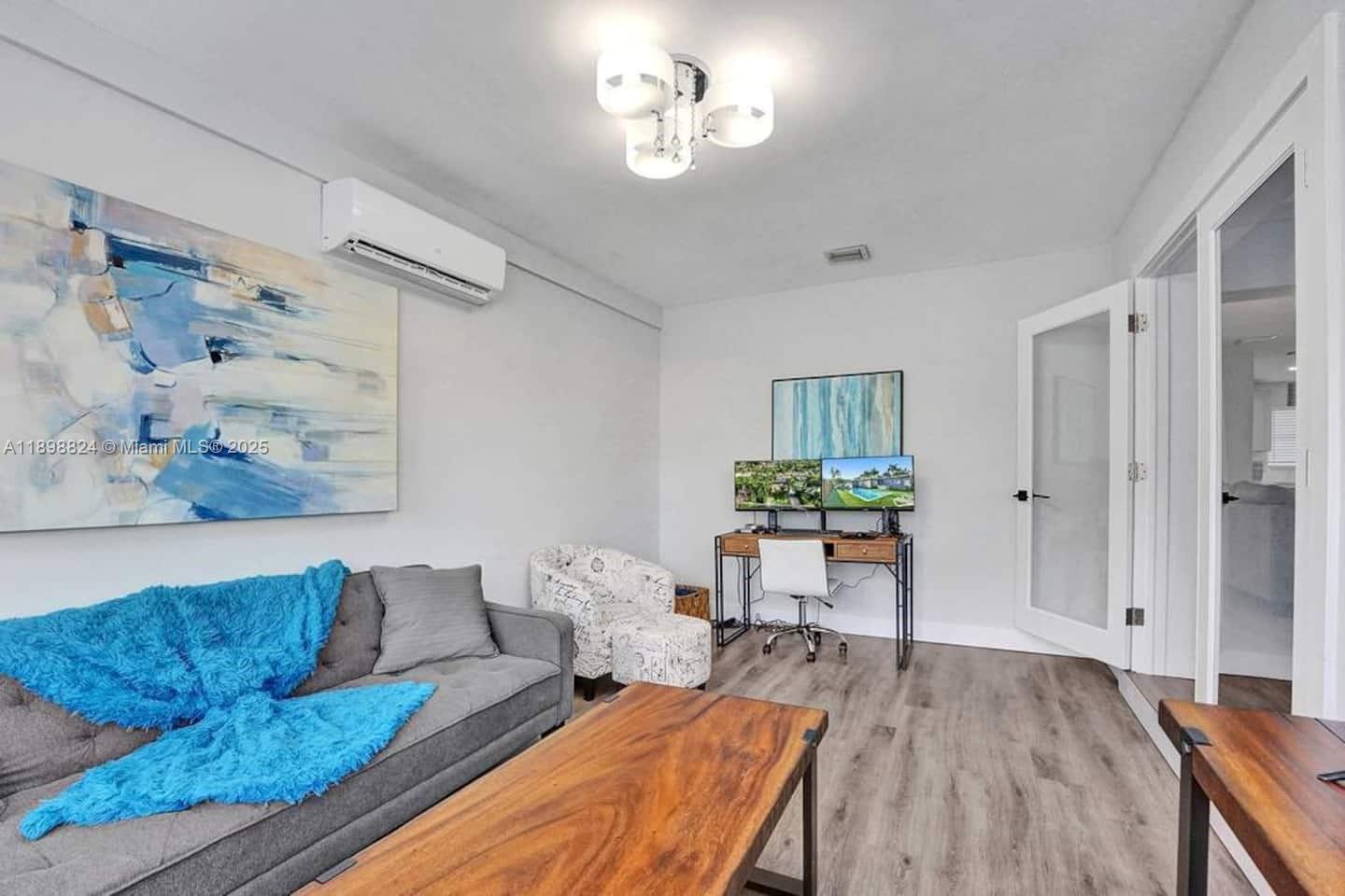 1024 NE 4th St Hallandale Beach, FL 33009