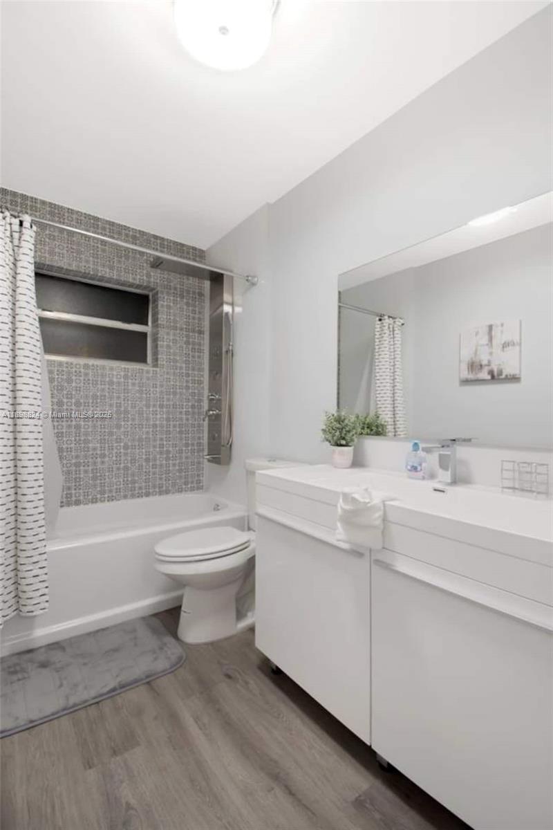 1024 NE 4th St Hallandale Beach, FL 33009