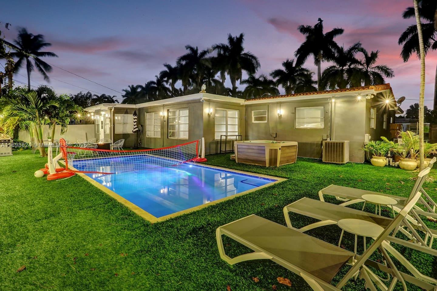 1024 NE 4th St Hallandale Beach, FL 33009