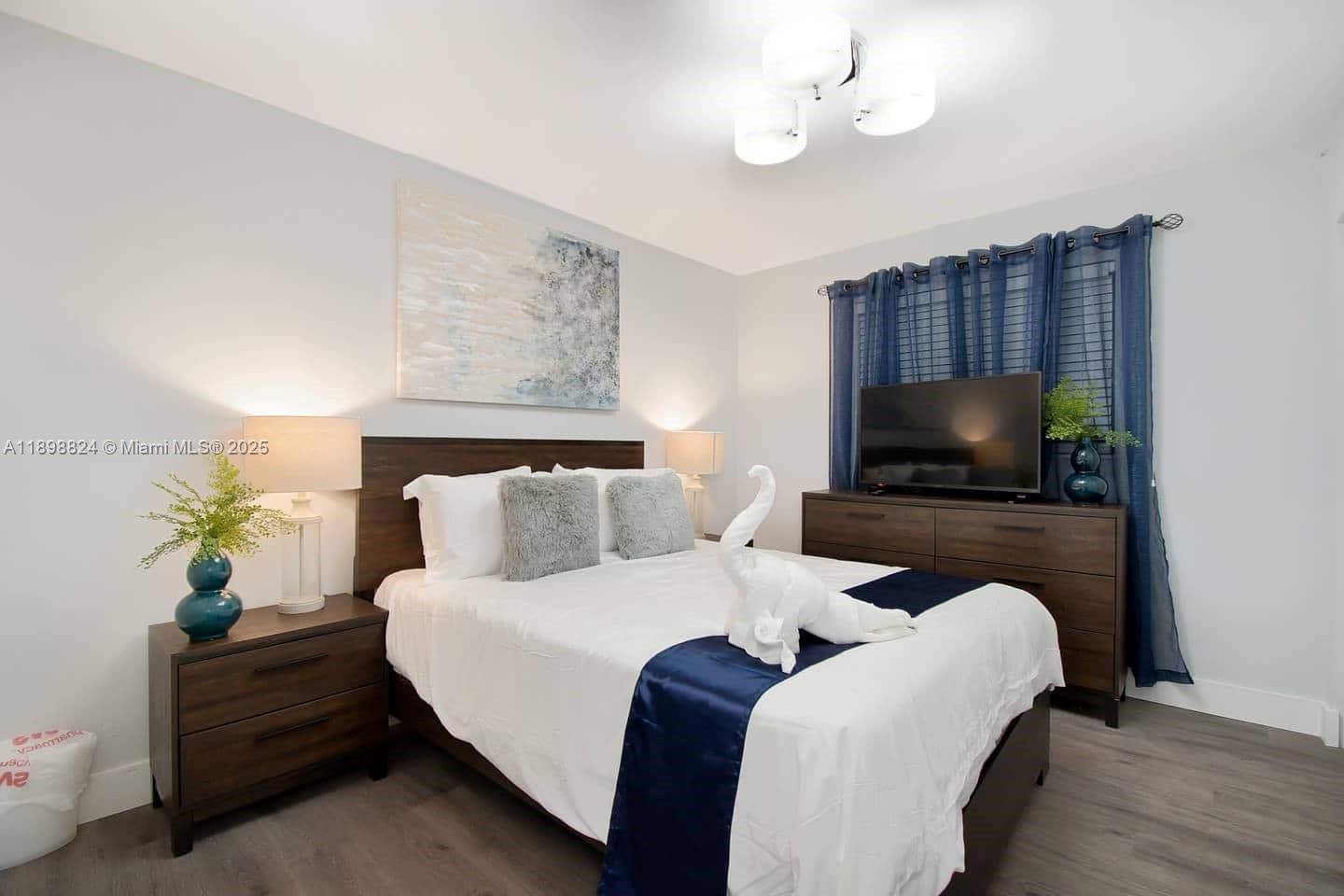 1024 NE 4th St Hallandale Beach, FL 33009