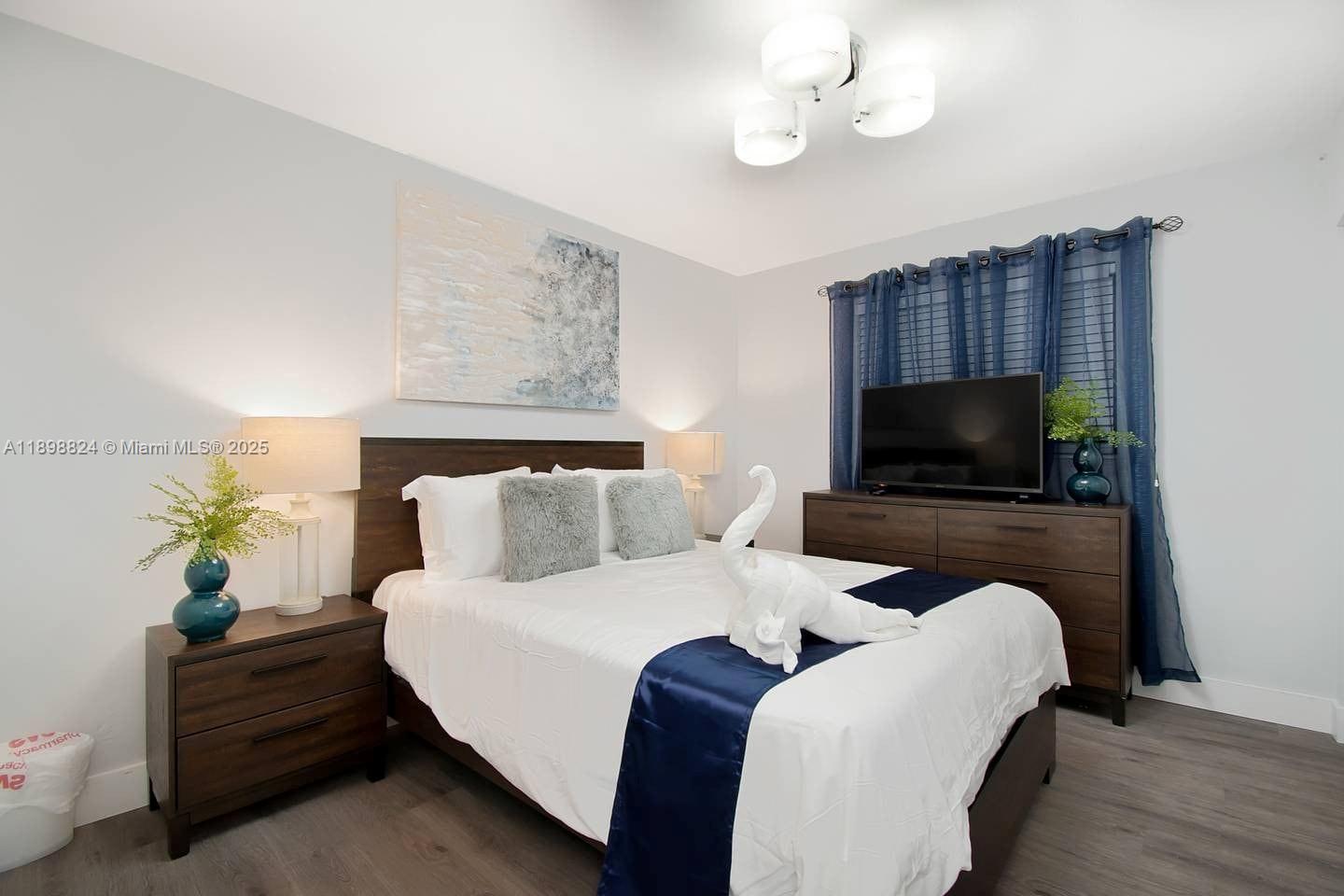 1024 NE 4th St Hallandale Beach, FL 33009