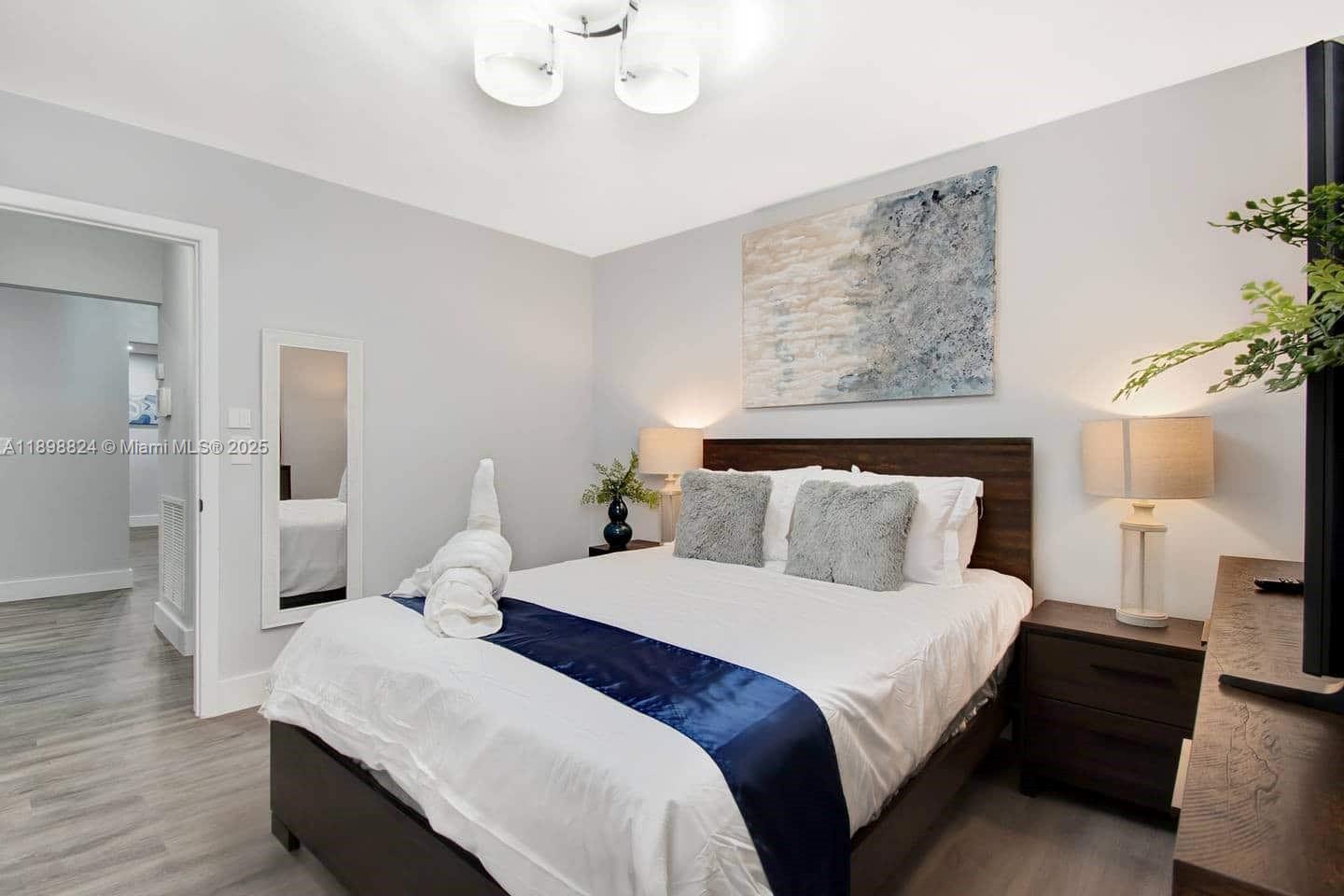 1024 NE 4th St Hallandale Beach, FL 33009