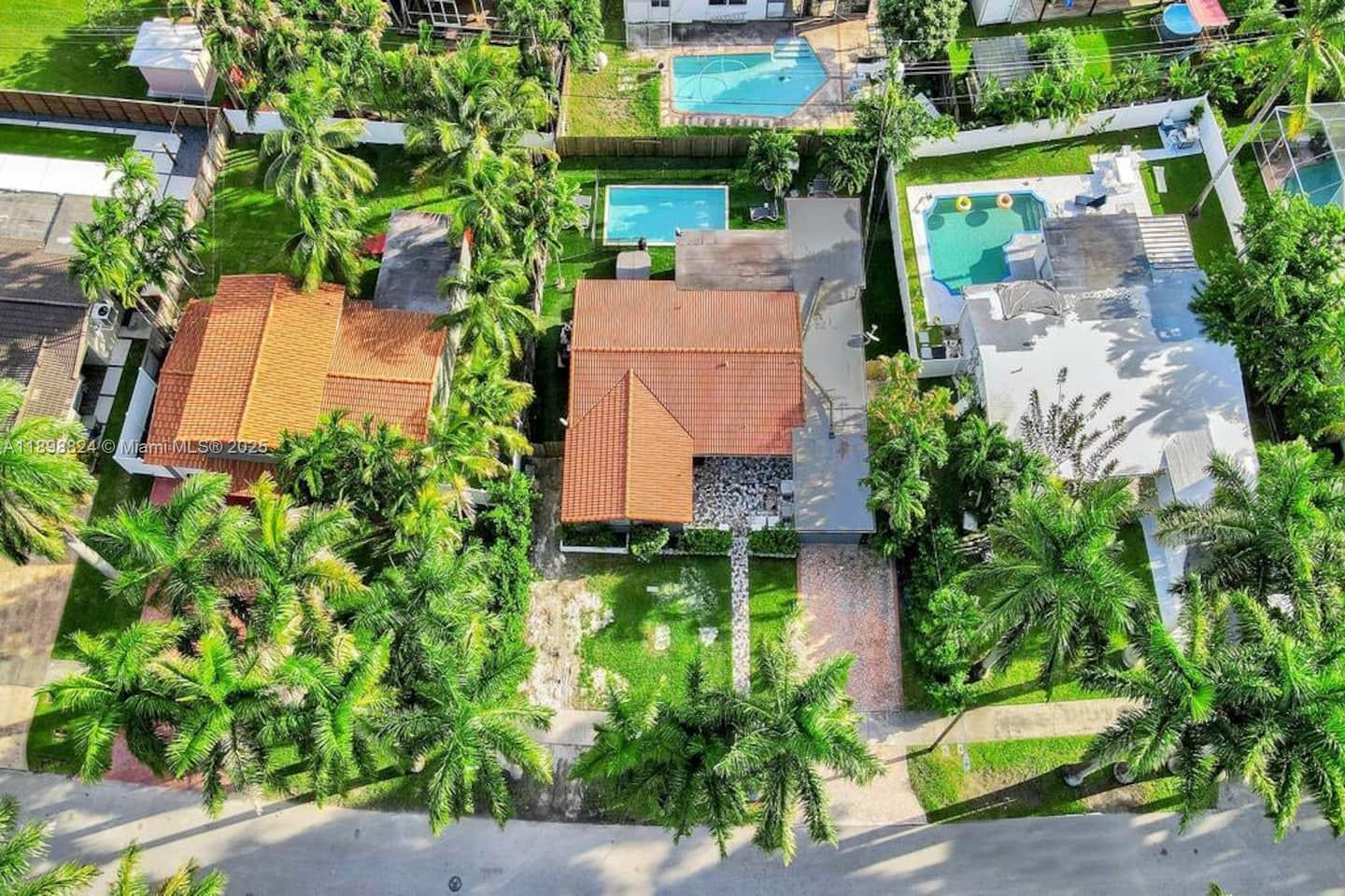 1024 NE 4th St Hallandale Beach, FL 33009