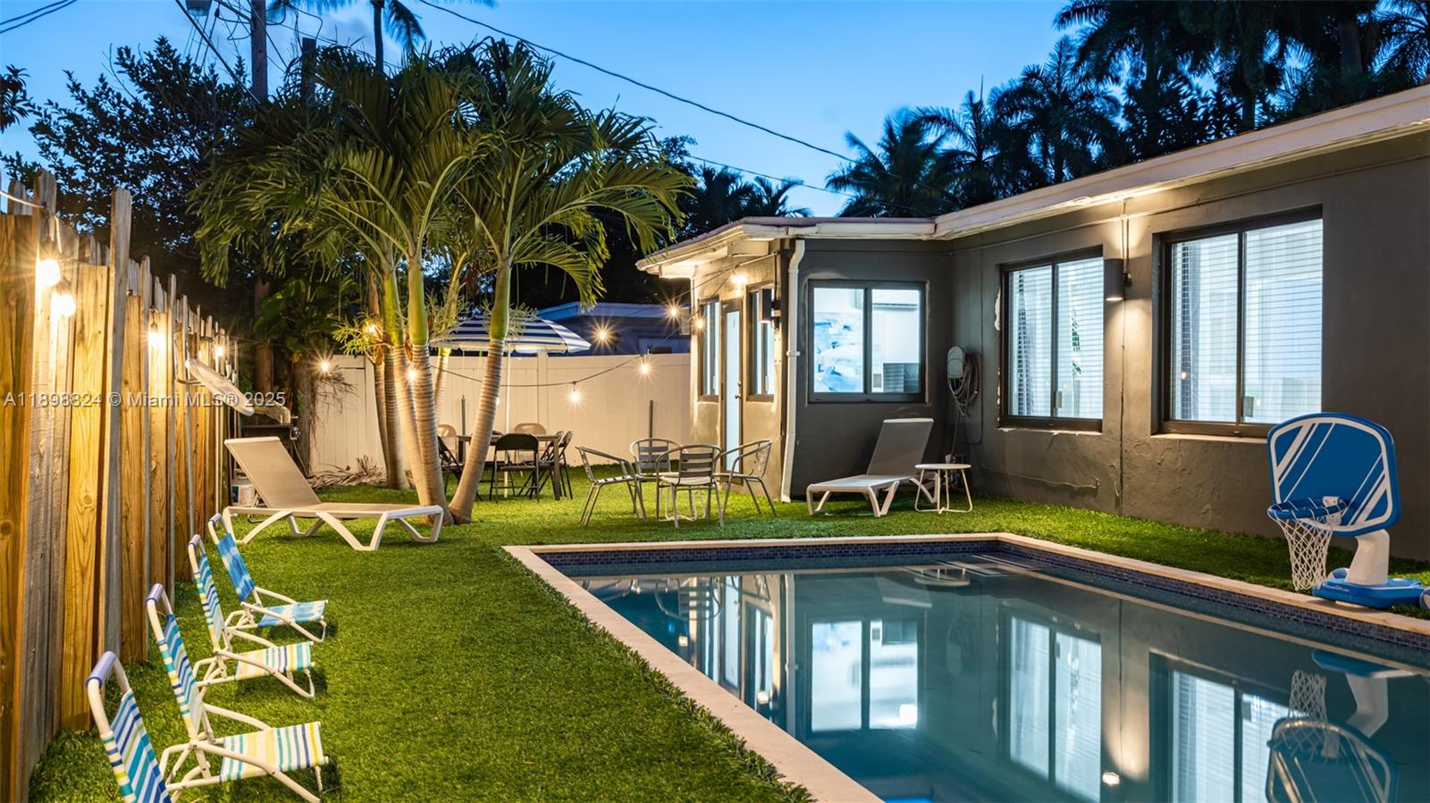 1024 NE 4th St Hallandale Beach, FL 33009