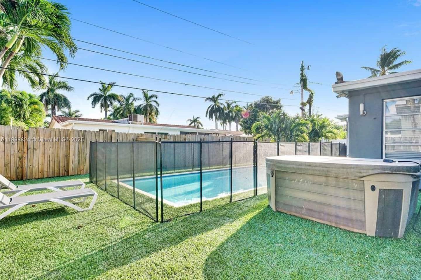 1024 NE 4th St Hallandale Beach, FL 33009