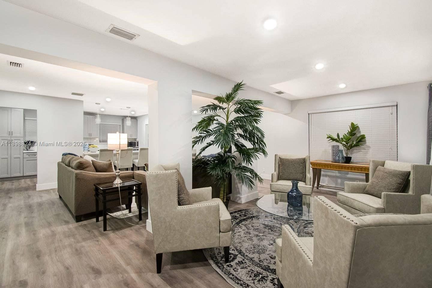 1024 NE 4th St Hallandale Beach, FL 33009