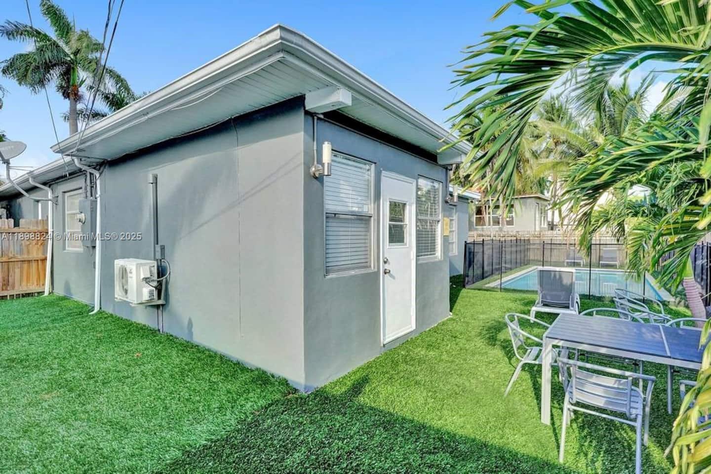 1024 NE 4th St Hallandale Beach, FL 33009