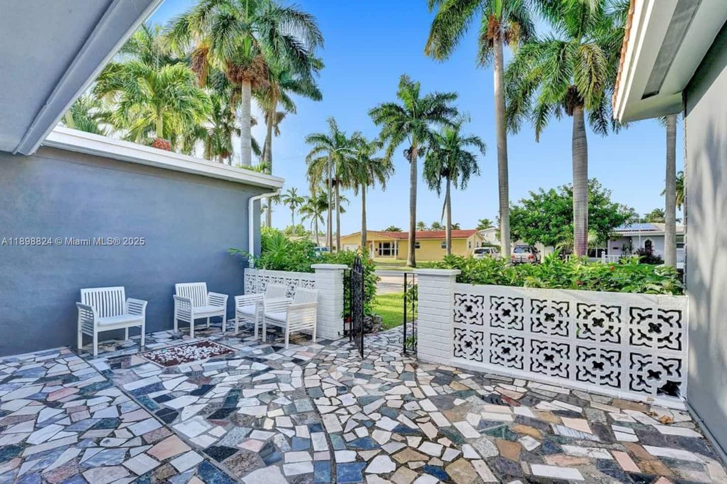 1024 NE 4th St Hallandale Beach, FL 33009