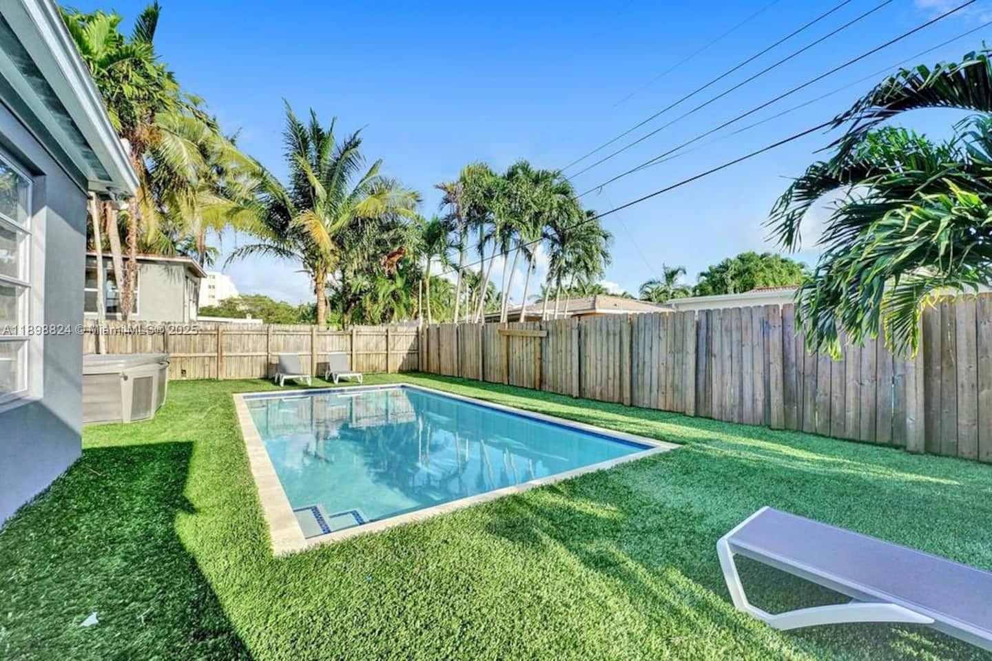 1024 NE 4th St Hallandale Beach, FL 33009