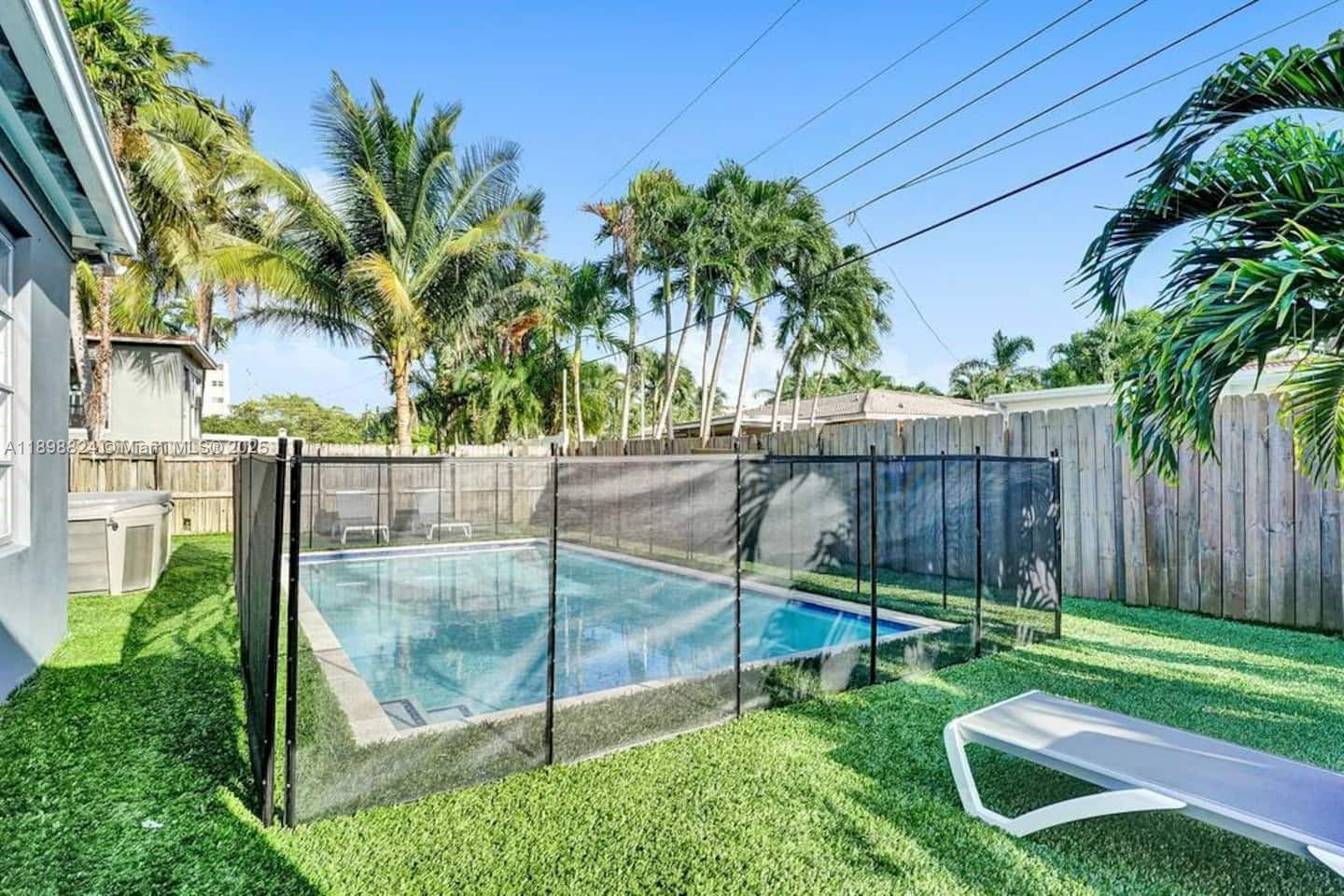 1024 NE 4th St Hallandale Beach, FL 33009