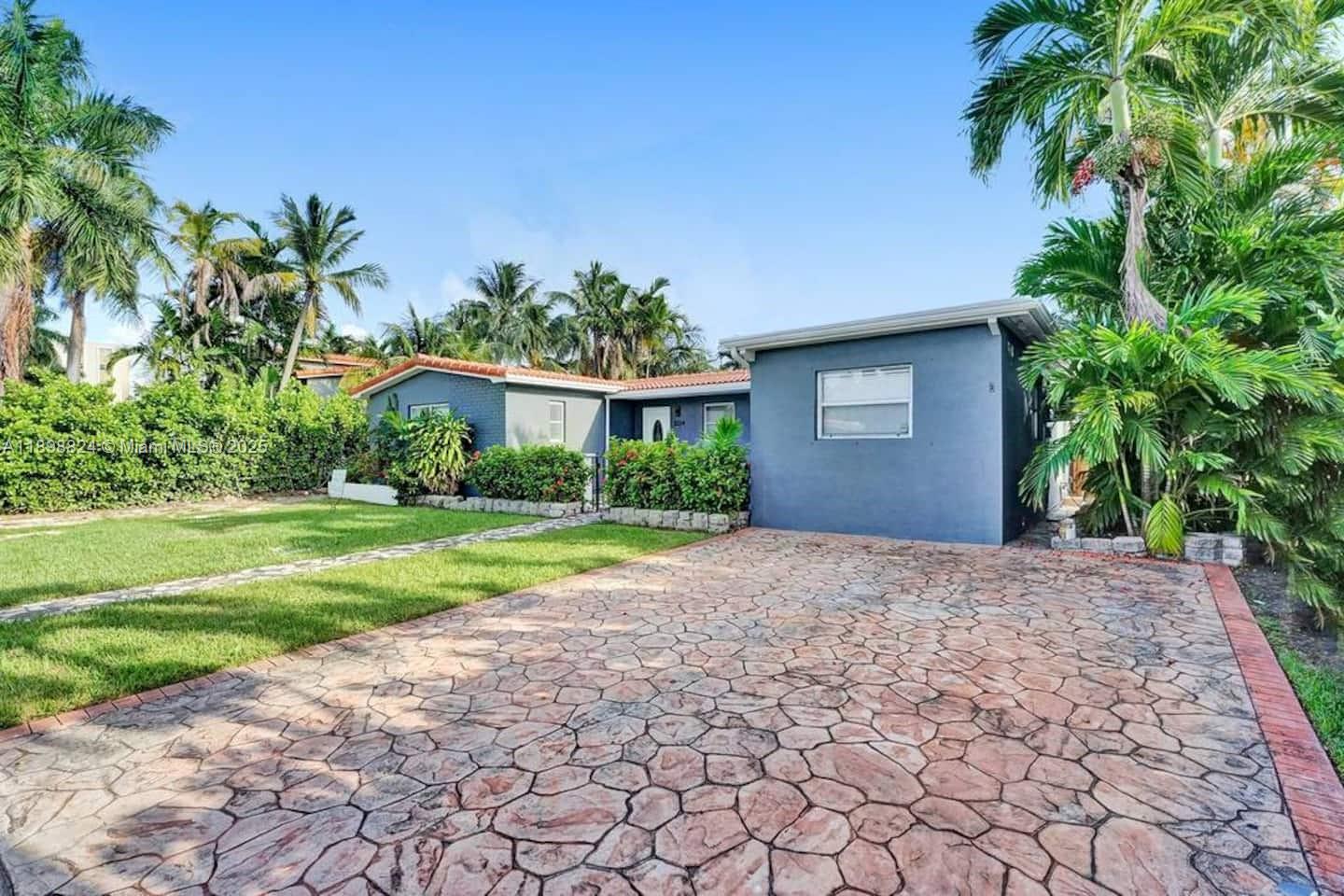 1024 NE 4th St Hallandale Beach, FL 33009