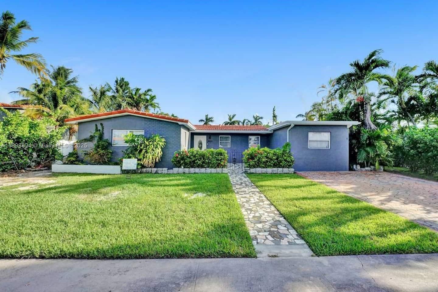 1024 NE 4th St Hallandale Beach, FL 33009