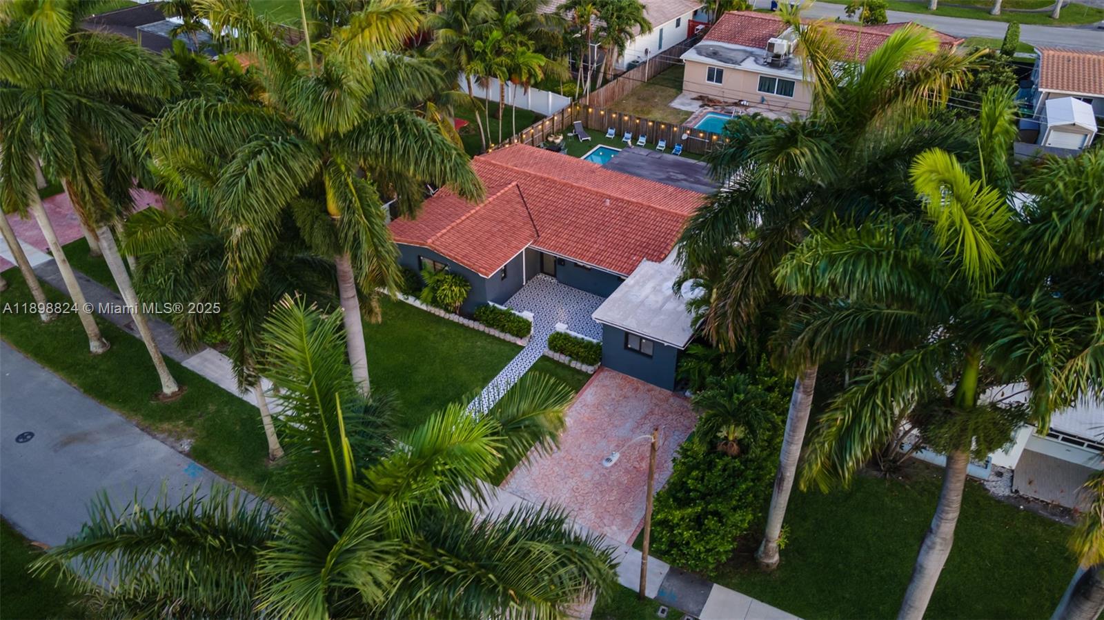 1024 NE 4th St Hallandale Beach, FL 33009