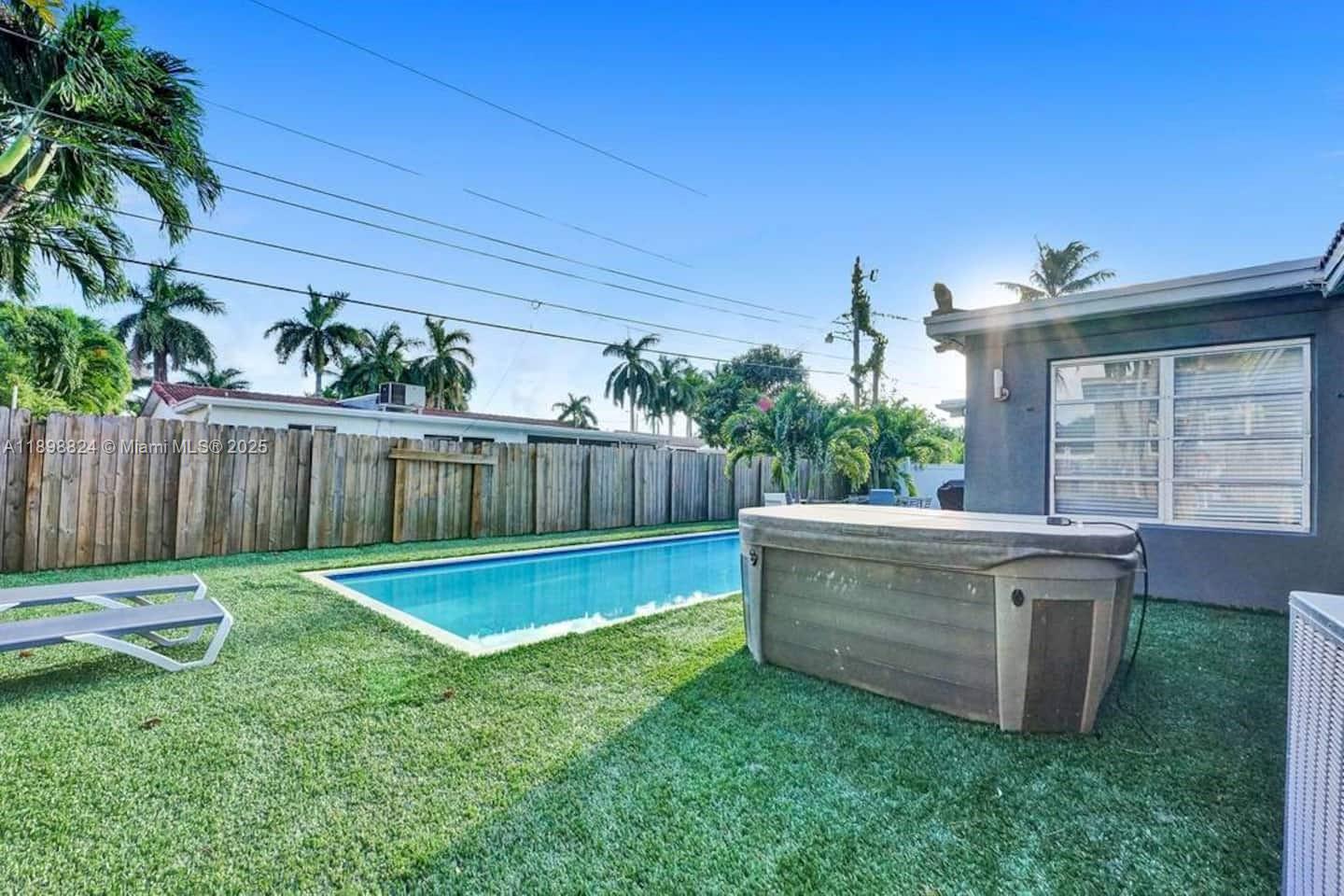 1024 NE 4th St Hallandale Beach, FL 33009